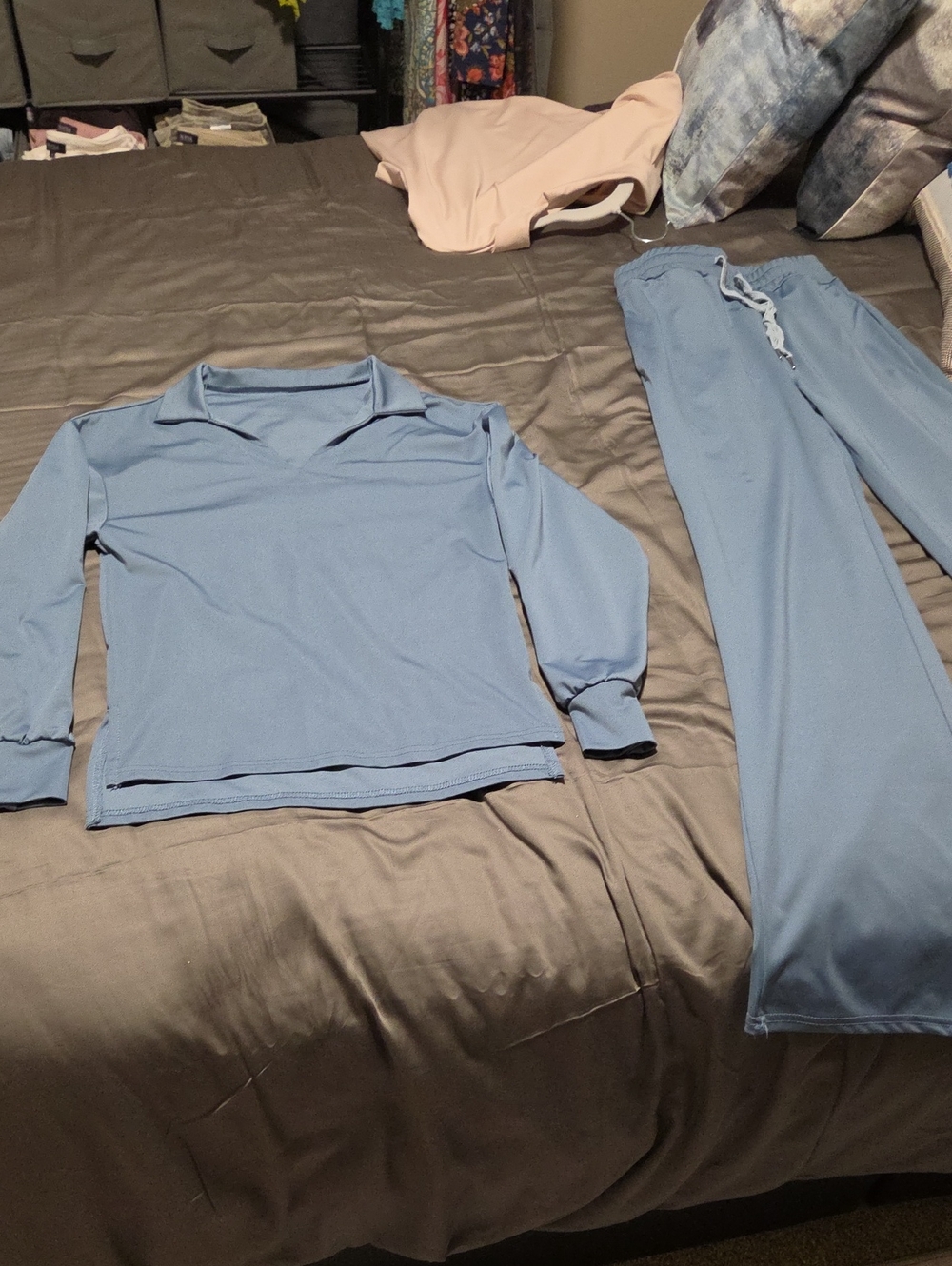 WOMAN'S TRAVEL WEAR
